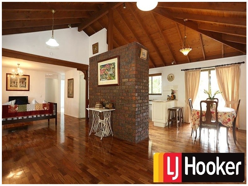 103 Blackberry Street, Mansfield QLD 4122