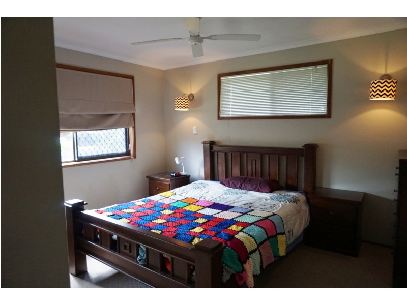 42 Thoms Crescent, Mount Warren Park QLD 4207