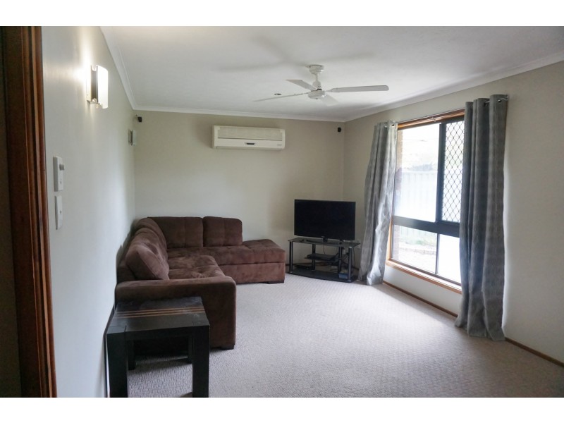 42 Thoms Crescent, Mount Warren Park QLD 4207