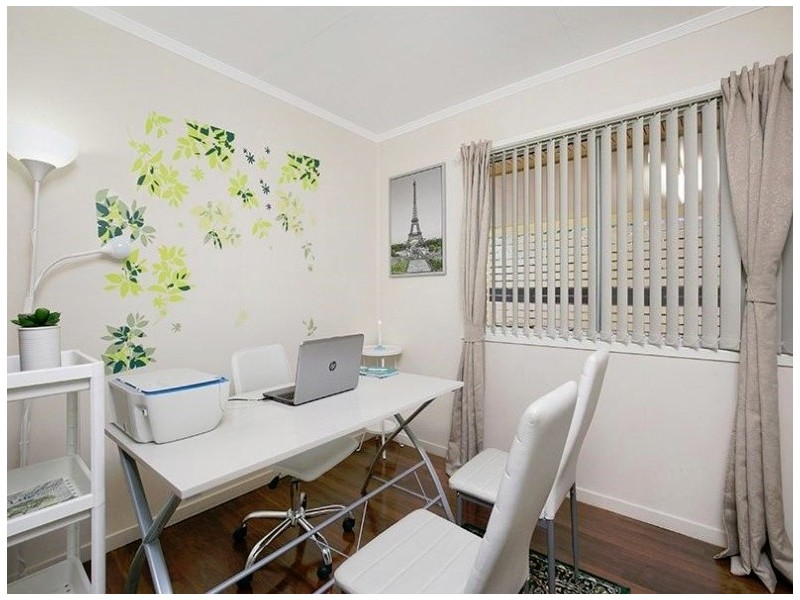 6 Perth Street, Kingston QLD 4114