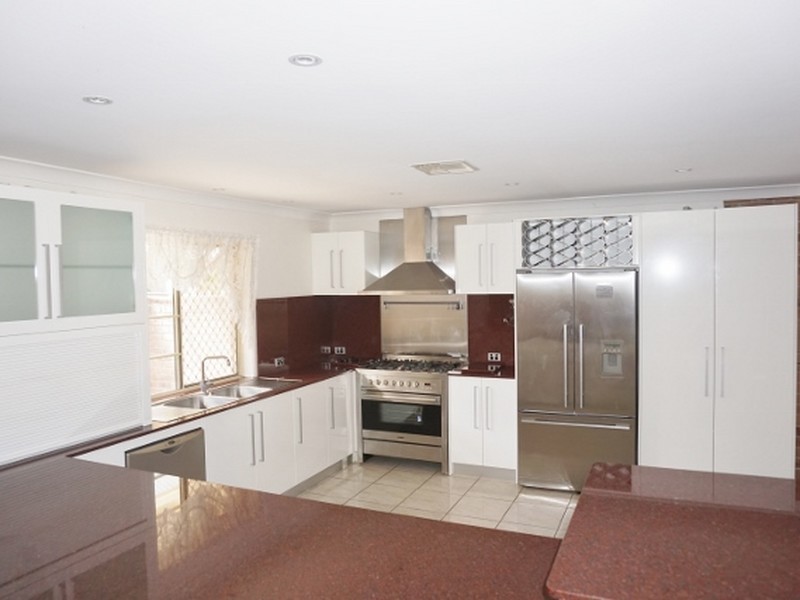 69 Dennis Road, Springwood QLD 4127
