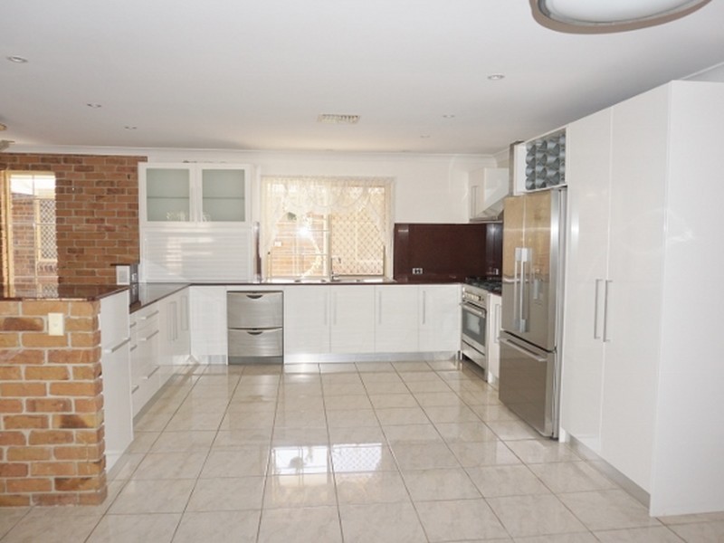 69 Dennis Road, Springwood QLD 4127