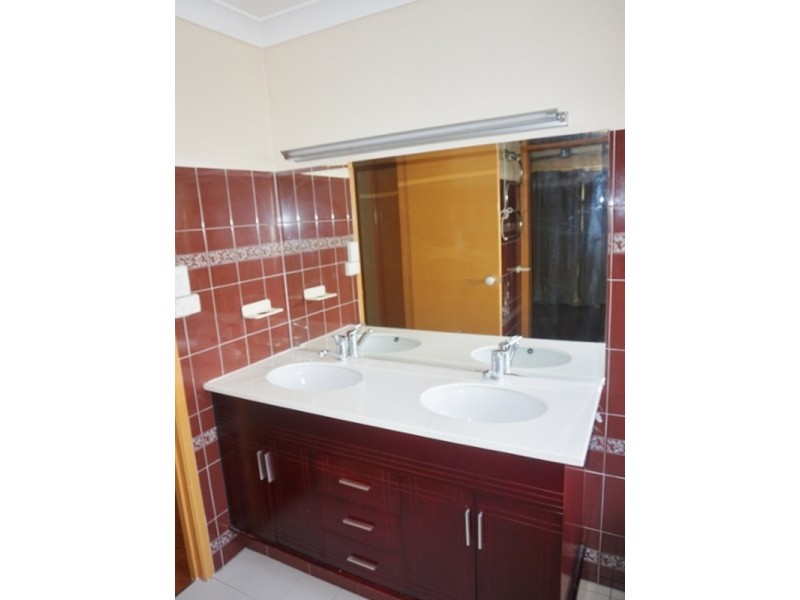 69 Dennis Road, Springwood QLD 4127