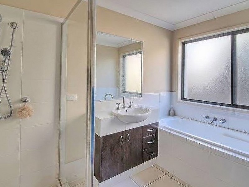 1 Yarraman Chase, Waterford QLD 4133