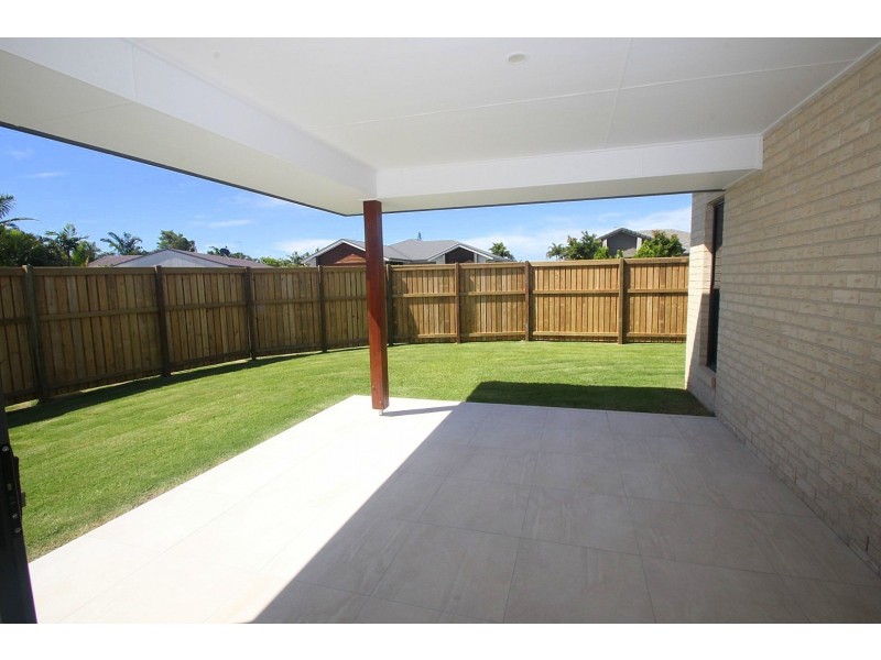 2A Belleni Court, Point Vernon QLD 4655