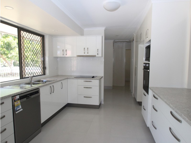 170 Truro Street, Urangan QLD 4655