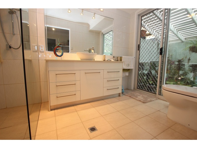 31 Lido Parade, Urangan QLD 4655