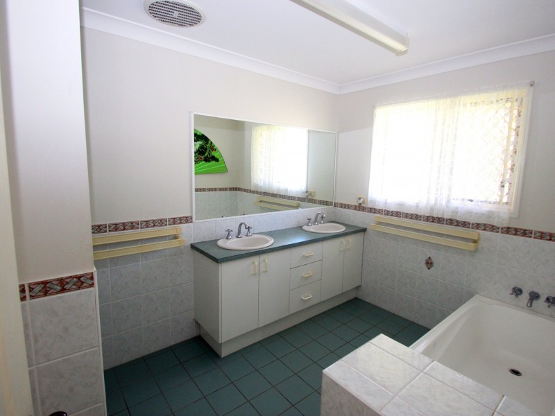 5 Kathleen Crescent, Wondunna QLD 4655