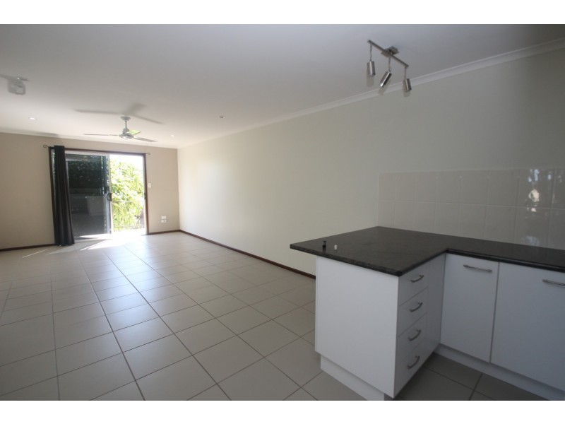 Unit 2/8 Prince Street, Urangan QLD 4655