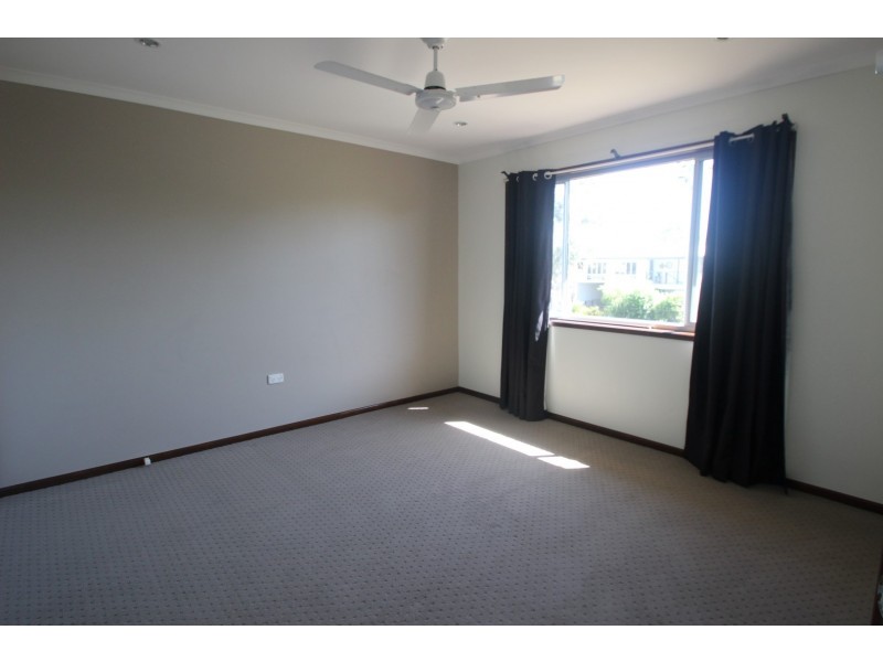 Unit 2/8 Prince Street, Urangan QLD 4655