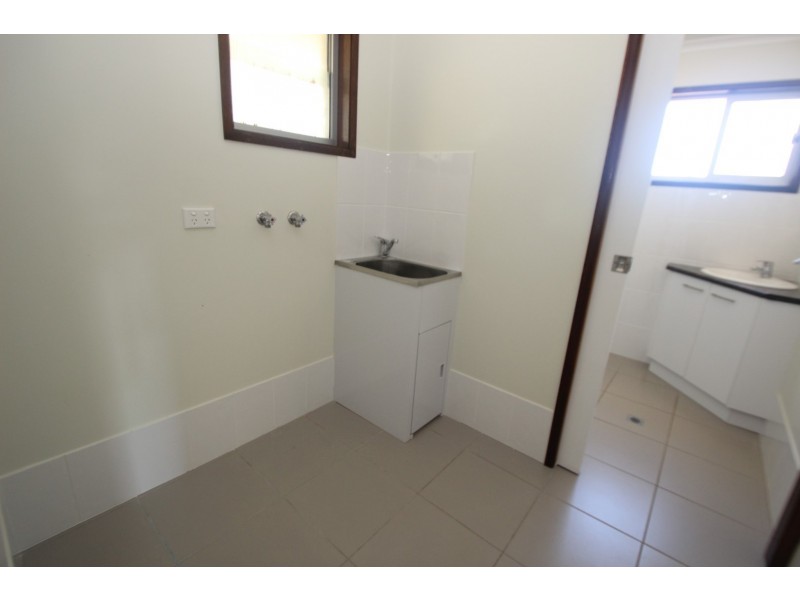 Unit 2/8 Prince Street, Urangan QLD 4655