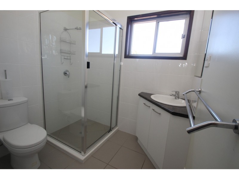 Unit 2/8 Prince Street, Urangan QLD 4655