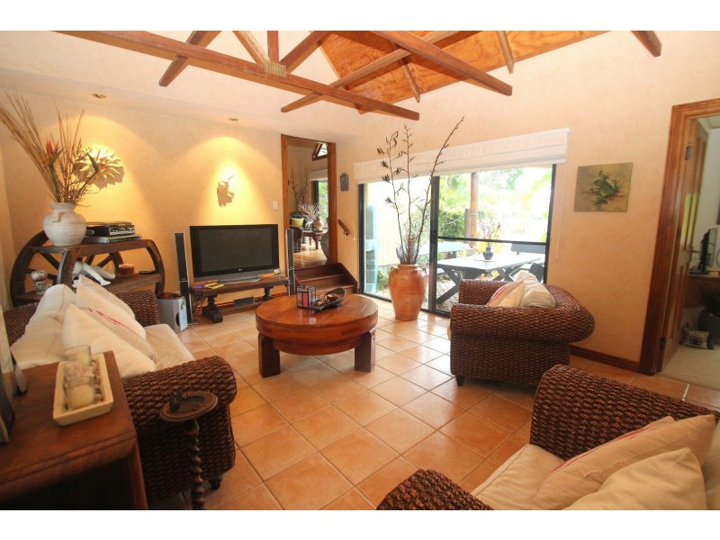 4 Meadow Drive, Dundowran Beach QLD 4655