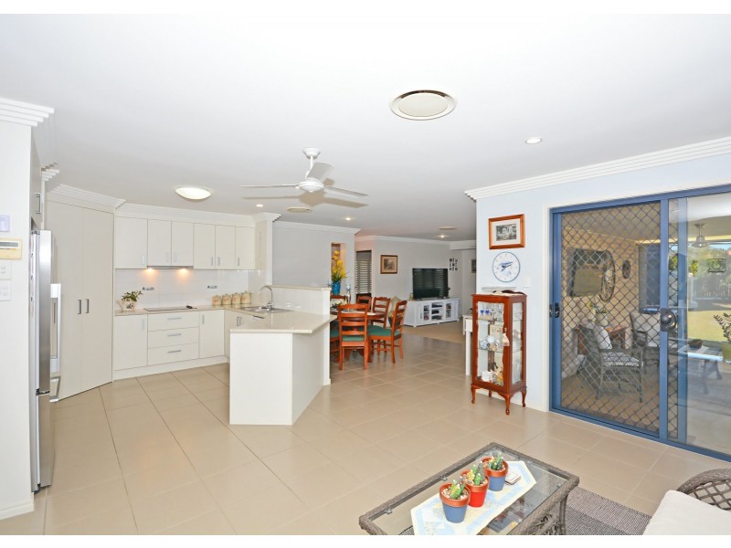 8 Pembridge Circuit, Urraween QLD 4655