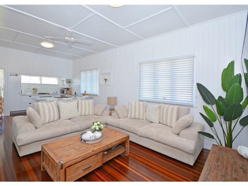 32 Pulgul Street, Urangan QLD 4655
