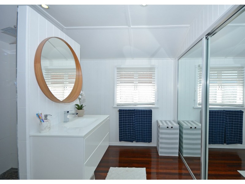 32 Pulgul Street, Urangan QLD 4655