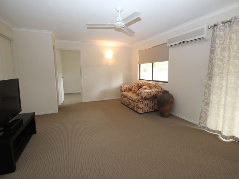 6 Diana Place, Urangan QLD 4655