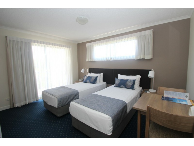 Unit 320/321 Mantra Resort/Lot 13 Buccaneer Drive, Urangan QLD 4655