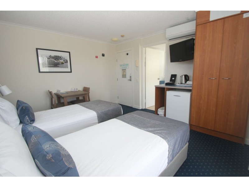 Unit 320/321 Mantra Resort/Lot 13 Buccaneer Drive, Urangan QLD 4655