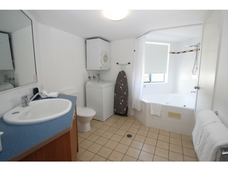 Unit 320/321 Mantra Resort/Lot 13 Buccaneer Drive, Urangan QLD 4655