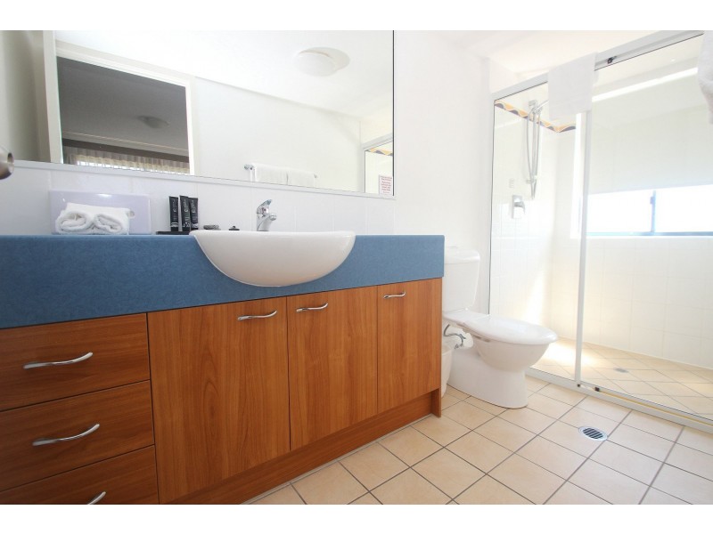 Unit 320/321 Mantra Resort/Lot 13 Buccaneer Drive, Urangan QLD 4655