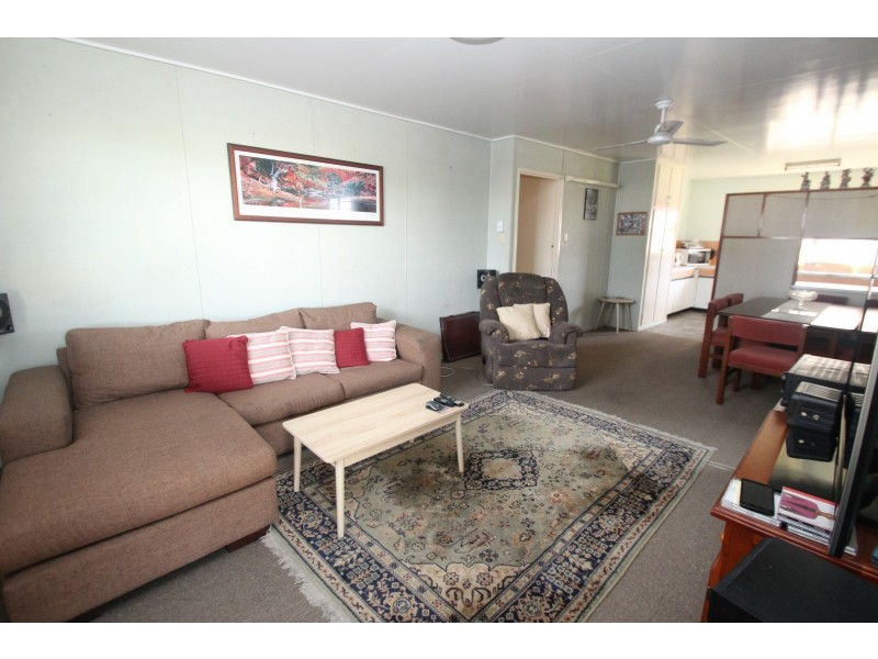 27 Flinders Street, Point Vernon QLD 4655