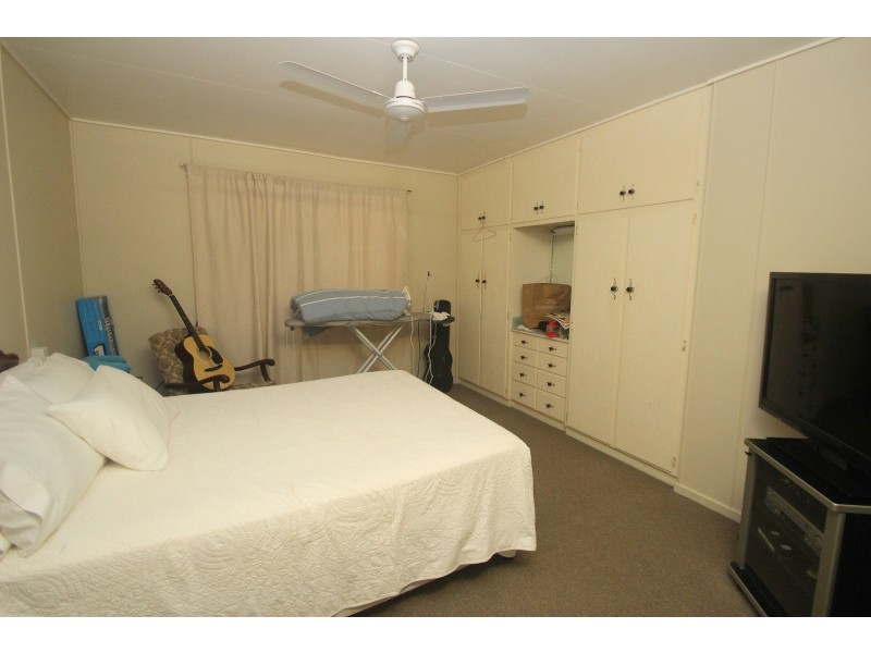 27 Flinders Street, Point Vernon QLD 4655