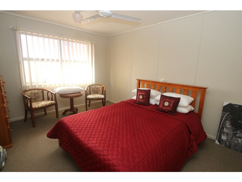 27 Flinders Street, Point Vernon QLD 4655