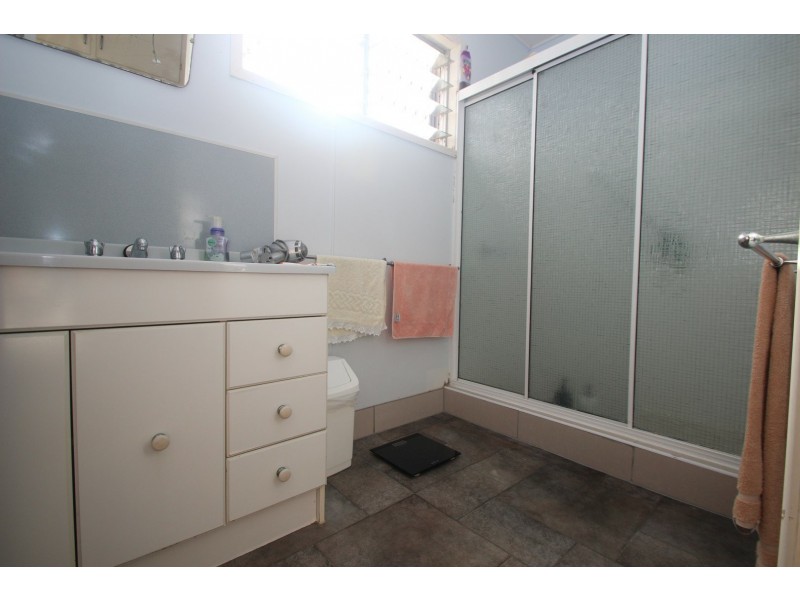 27 Flinders Street, Point Vernon QLD 4655