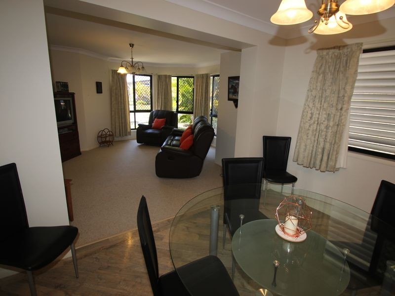 8 Seaside Circuit, Toogoom QLD 4655