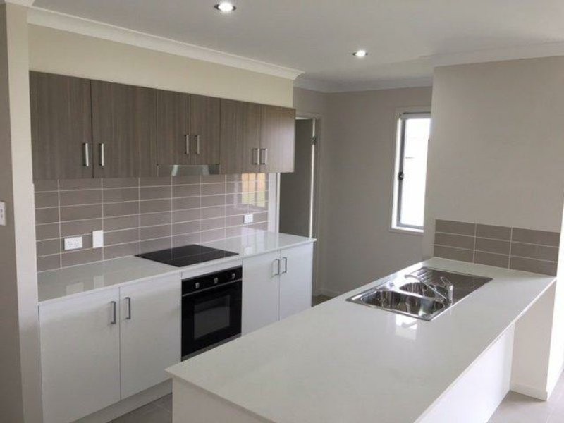 4 Bayside Close, Point Vernon QLD 4655