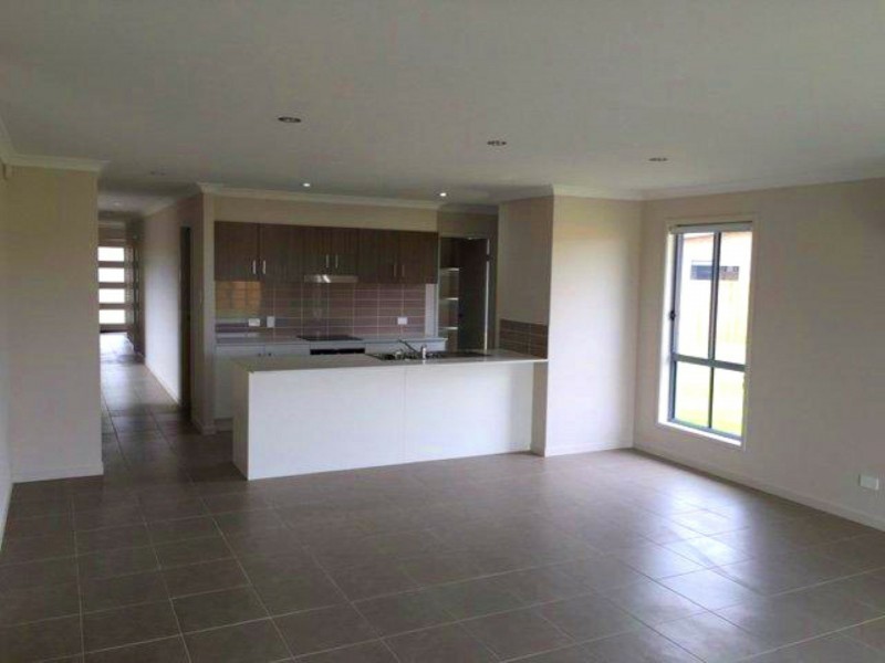 4 Bayside Close, Point Vernon QLD 4655