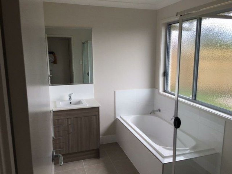 4 Bayside Close, Point Vernon QLD 4655