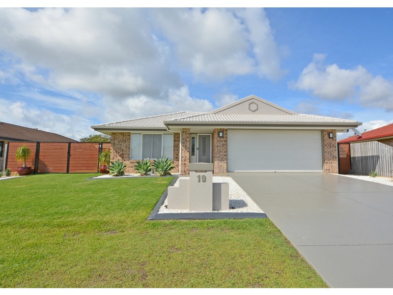 19 Moonstone Drive, Urangan QLD 4655