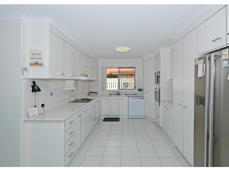 19 Moonstone Drive, Urangan QLD 4655
