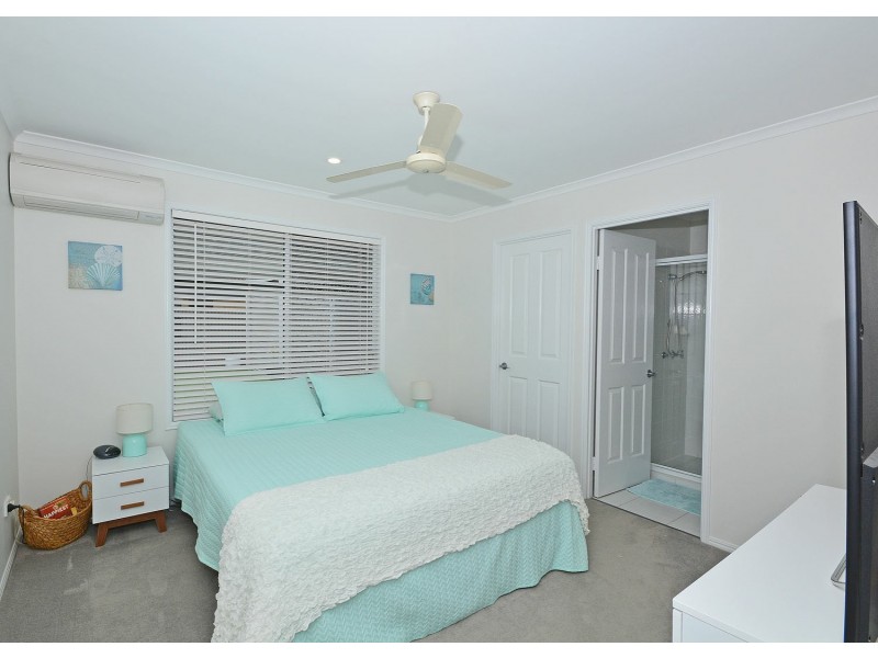 19 Moonstone Drive, Urangan QLD 4655