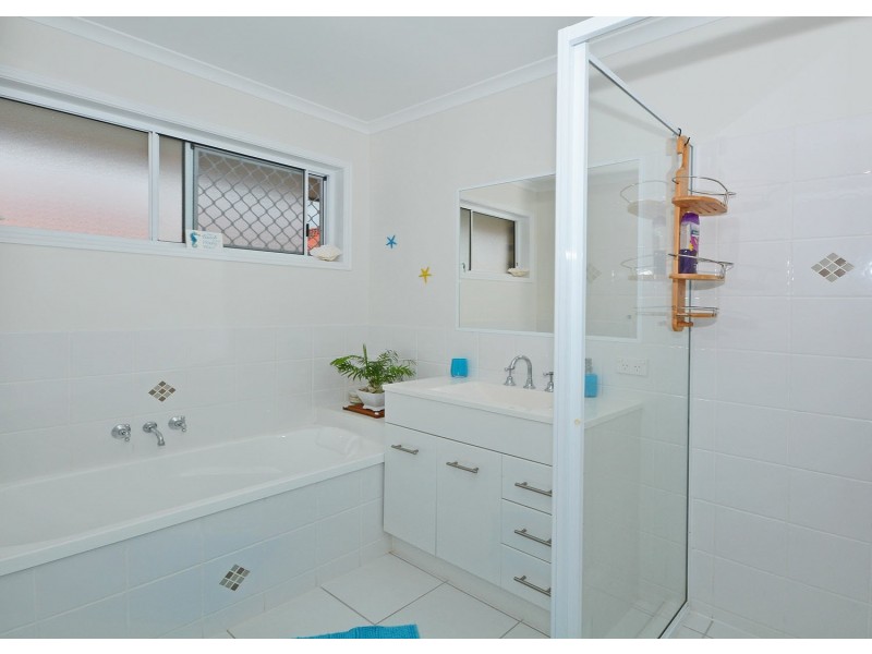 19 Moonstone Drive, Urangan QLD 4655