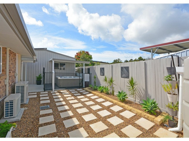 19 Moonstone Drive, Urangan QLD 4655