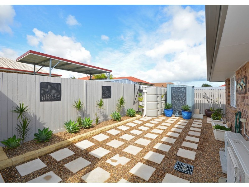 19 Moonstone Drive, Urangan QLD 4655
