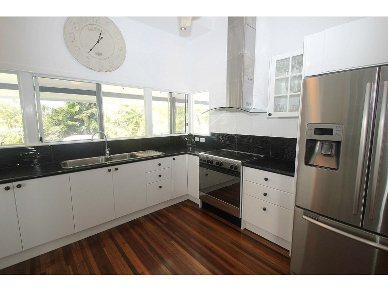 28 Edward Street, Urangan QLD 4655