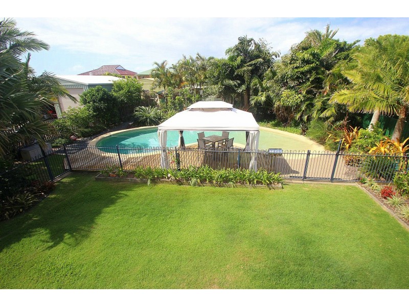 28 Edward Street, Urangan QLD 4655