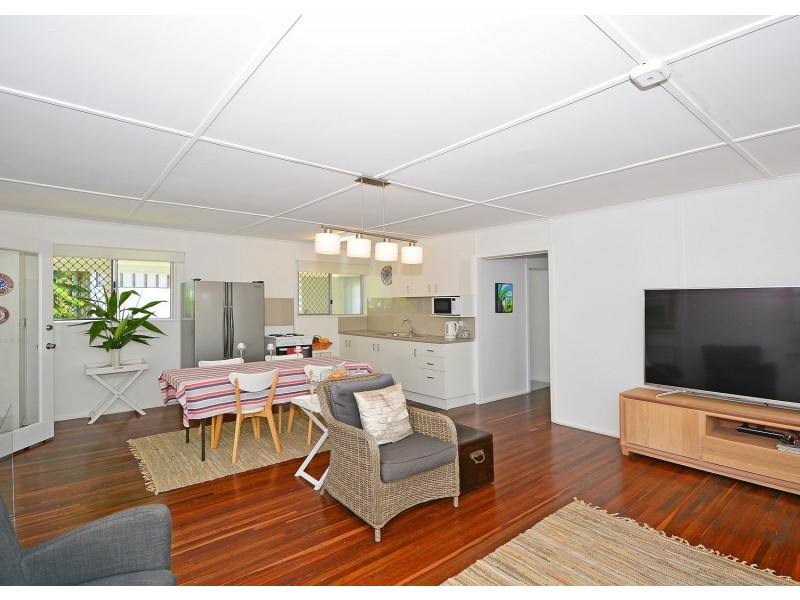 1 East Street, Scarness QLD 4655