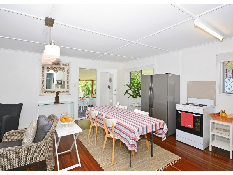 1 East Street, Scarness QLD 4655