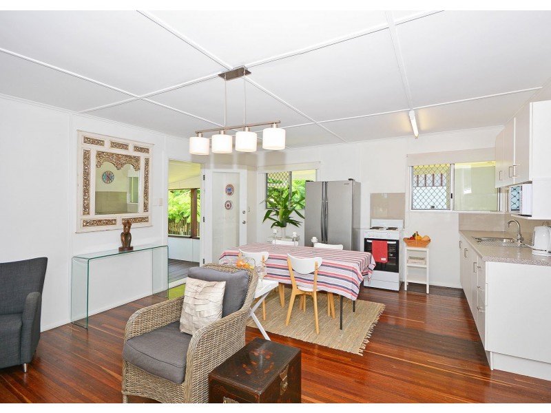 1 East Street, Scarness QLD 4655