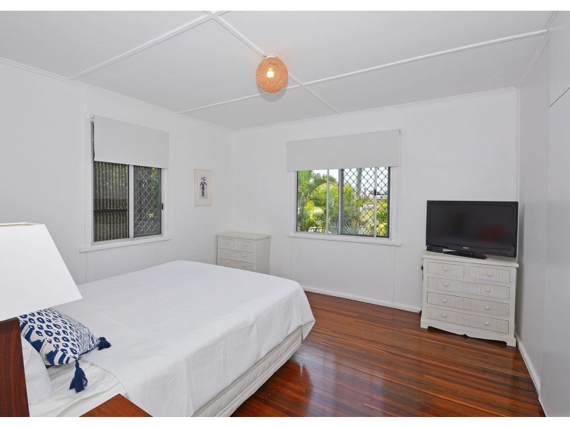 1 East Street, Scarness QLD 4655