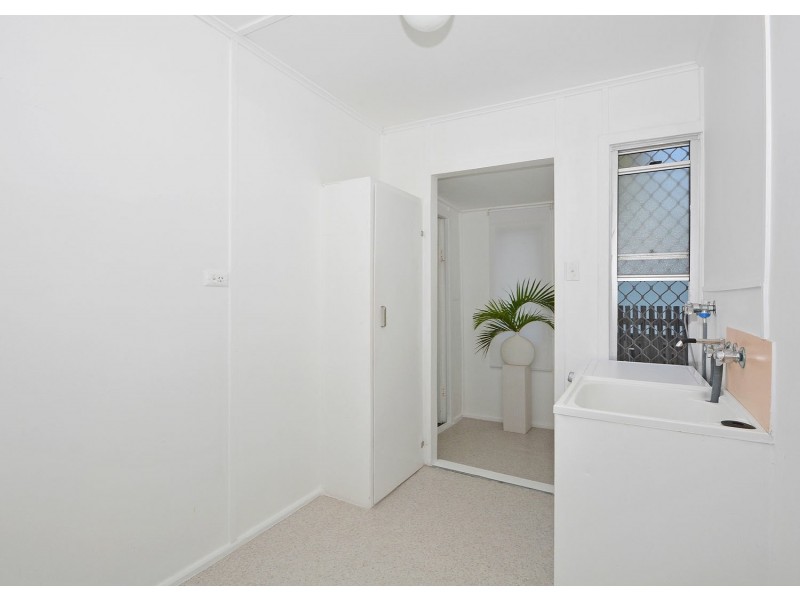 1 East Street, Scarness QLD 4655