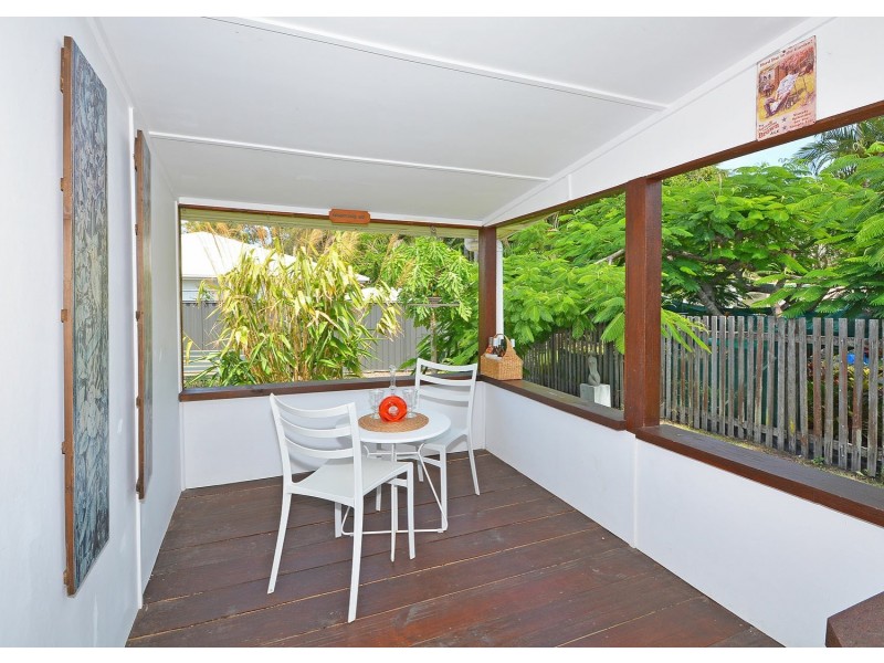 1 East Street, Scarness QLD 4655