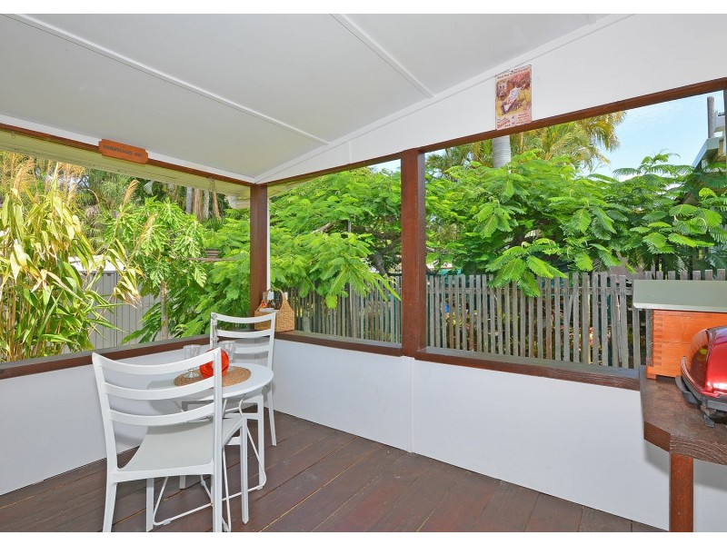 1 East Street, Scarness QLD 4655