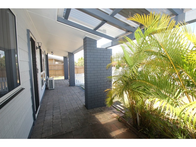 77 Limpus Street, Urangan QLD 4655