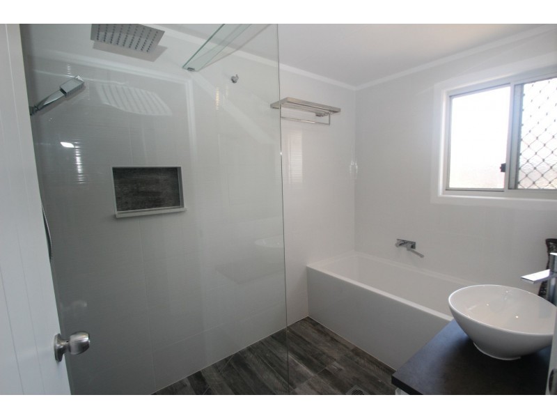 77 Limpus Street, Urangan QLD 4655